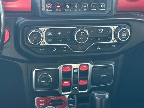 Used 2020 Jeep Gladiator Rubicon w/ Uconnect 4C Nav & Sound Group AWD/4WD image 17
