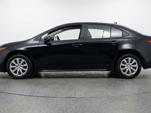 Used 2025 Toyota Corolla LE FWD image 5