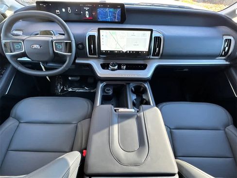 New 2025 Ford Expedition Active image 21