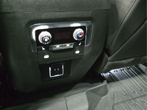 Used 2024 GMC Yukon XL AT4 w/ AT4 Premium Package image 21