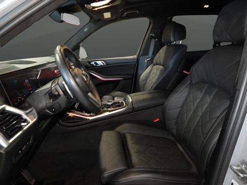 Used 2024 BMW X7 xDrive40i image 4