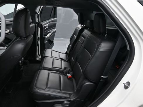 Used 2023 Ford Explorer XLT w/ Equipment Group 202A image 13