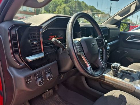Used 2022 Chevrolet Silverado 1500 RST AWD/4WD image 10