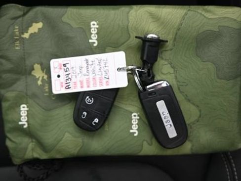 Used 2019 Jeep Renegade Limited AWD/4WD image 11