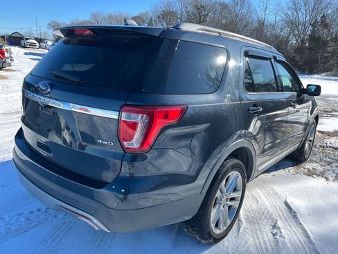 Used 2017 Ford Explorer XLT w/ Equipment Group 202A image 8
