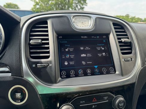 Used 2017 Chrysler 300 C RWD image 21