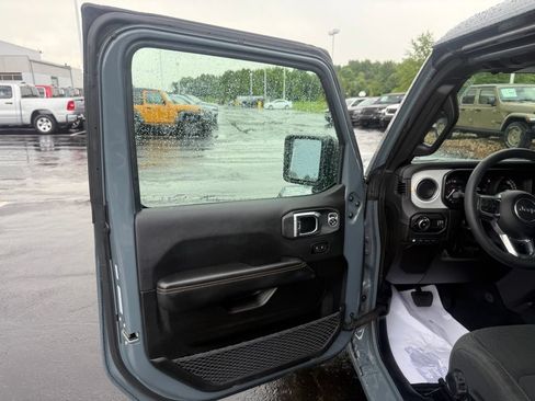 Used 2025 Jeep Wrangler Unlimited Sahara w/ Safety Group AWD/4WD image 14