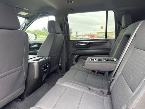 Used 2025 Chevrolet Suburban LS RWD image 22
