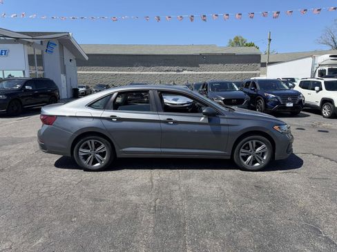 Used 2024 Volkswagen Jetta SE FWD image 11