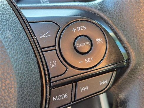 Used 2021 Toyota RAV4 LE FWD image 13