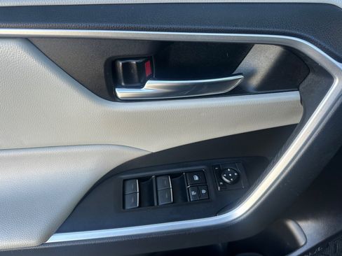 Certified 2022 Toyota RAV4 XLE w/ Convenience Package image 10