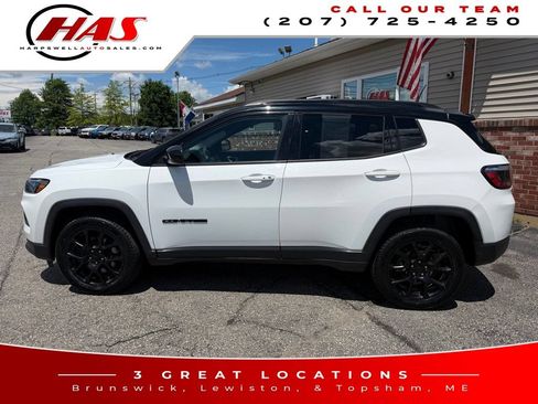 Used 2023 Jeep Compass Latitude w/ Sun and Sound Group AWD/4WD image 3