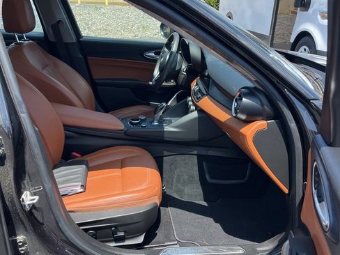 Used 2019 Alfa Romeo Giulia AWD image 11