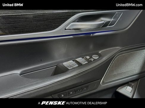 Used 2020 BMW 740i w/ M Sport Package RWD image 3
