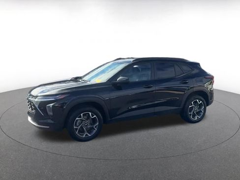 Used 2025 Chevrolet Trax LT image 8