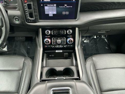 Used 2021 GMC Yukon XL Denali image 12