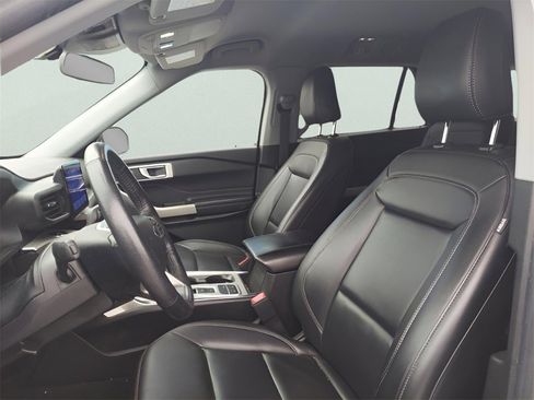 Used 2023 Ford Explorer XLT w/ Equipment Group 202A image 16