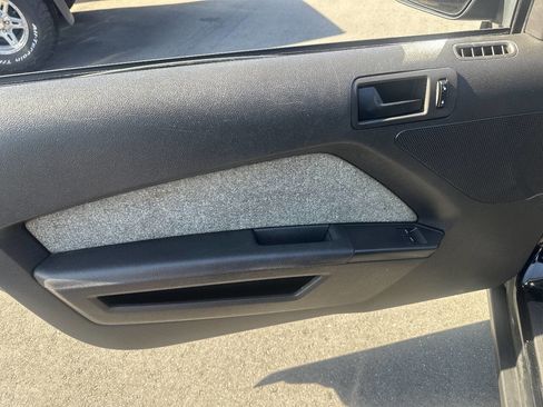 Used 2010 Ford Mustang Premium image 19
