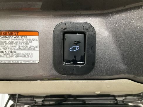 Used 2017 Toyota Sienna L image 21