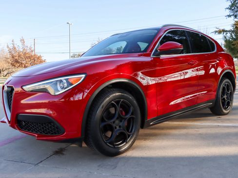 Used 2019 Alfa Romeo Stelvio AWD image 3