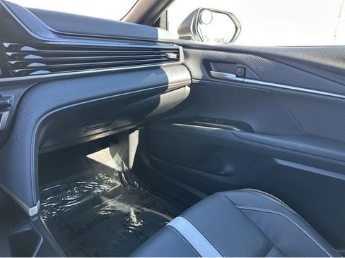 Used 2025 Toyota Camry SE w/ Convenience Package image 24