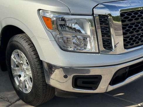 Used 2018 Nissan Titan SV w/ SV Convenience Package image 38