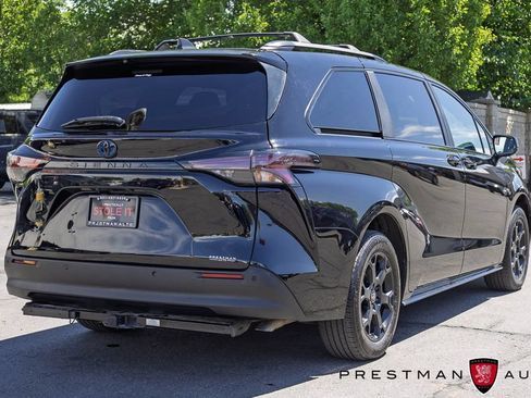 Used 2025 Toyota Sienna XLE Woodland Edition AWD/4WD image 20