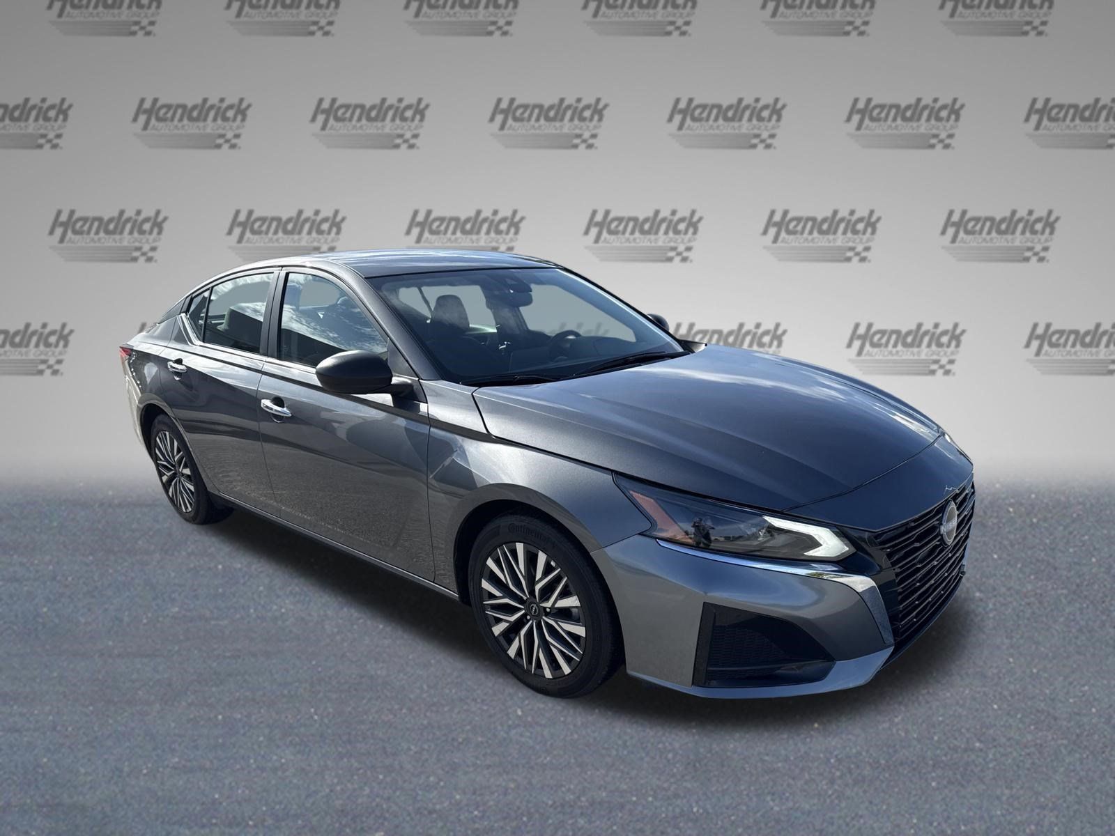 Used 2025 Nissan Altima 2.5 SV FWD image 2