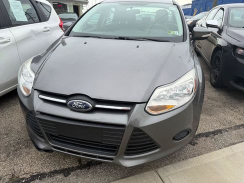 Used 2014 Ford Focus SE FWD image 2