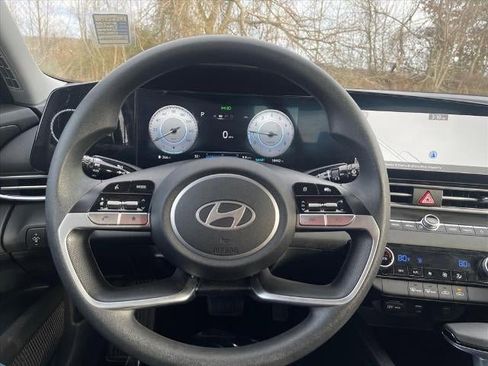 Used 2024 Hyundai Elantra SEL image 9