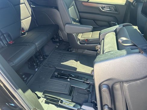 Used 2025 GMC Yukon Denali w/ Denali Reserve Package AWD/4WD image 48