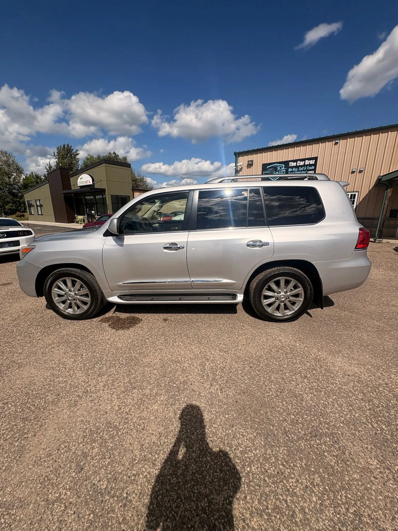 Used 2011 Lexus LX 570 4WD w/ Luxury Pkg image 8