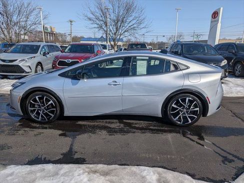 Certified 2024 Toyota Prius Prime FWD image 4