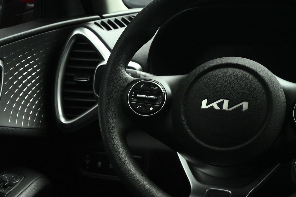Used 2025 Kia Soul LX w/ LX Technology Package FWD image 43