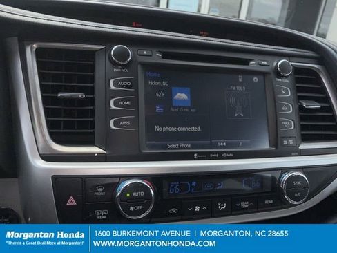 Used 2017 Toyota Highlander XLE w/ Carpet Mat Package AWD/4WD image 9