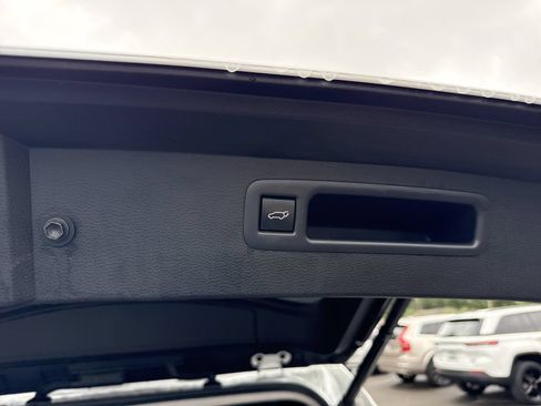 Used 2023 Toyota Highlander XLE FWD image 34