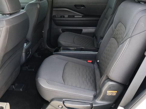 Used 2025 Nissan Pathfinder SV w/ SV Premium Package image 21