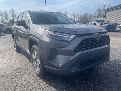 Used 2022 Toyota RAV4 XLE w/ Convenience Package FWD image 10