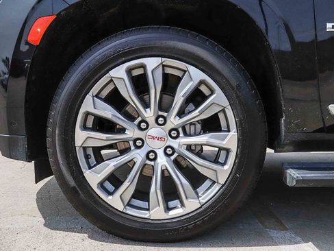 Used 2023 GMC Yukon Denali RWD image 13