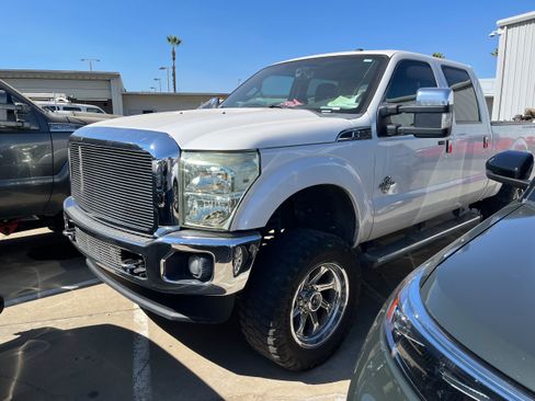 Used 2022 Ford F250 Lariat w/ Tremor Off-Road Package AWD/4WD image 2