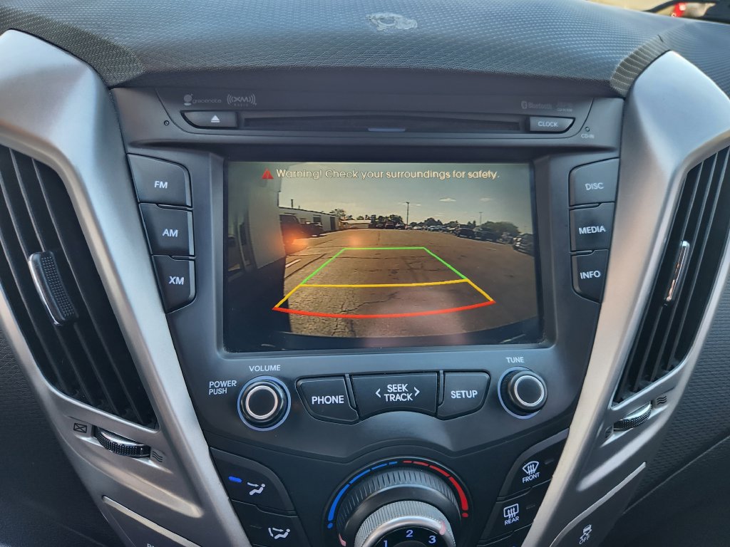 Used 2016 Hyundai Veloster FWD image 19