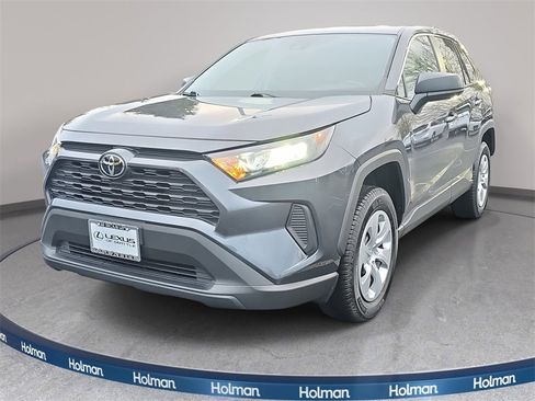 Used 2022 Toyota RAV4 LE image 1