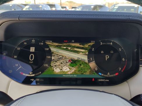 Used 2023 Land Rover Range Rover Long Wheelbase SE image 14