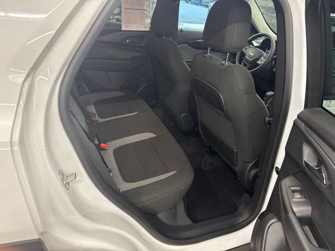 Used 2025 Chevrolet TrailBlazer LS w/ LS Convenience Package AWD/4WD image 16