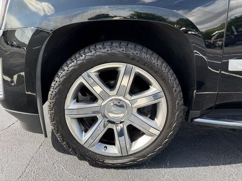 Certified 2019 Cadillac Escalade Luxury RWD image 9