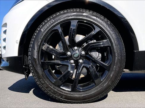 Used 2025 Land Rover Discovery Dynamic SE image 11