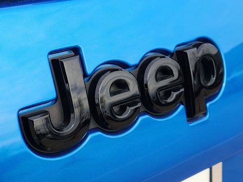 Used 2023 Jeep Cherokee Altitude Lux image 12