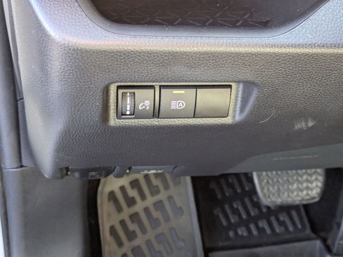 Used 2021 Toyota RAV4 XLE image 15