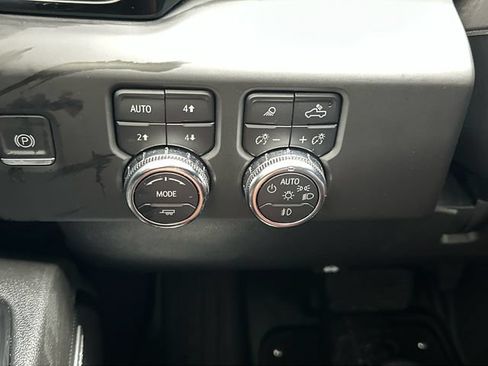 Used 2024 GMC Sierra 2500 AT4 w/ AT4 Preferred Package AWD/4WD image 24