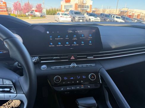 Used 2025 Hyundai Elantra SEL image 17
